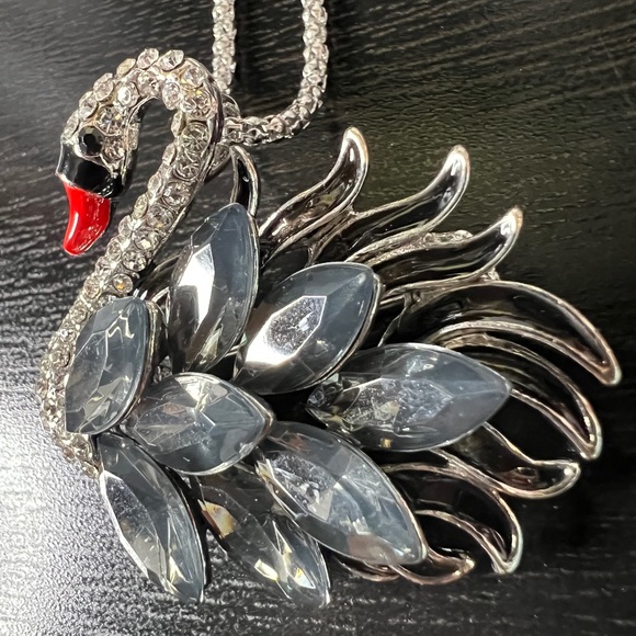 🦢 NWT! Swan Rhinestone Brooch & Necklace - Picture 5 of 8